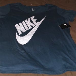 Nike T-shirt